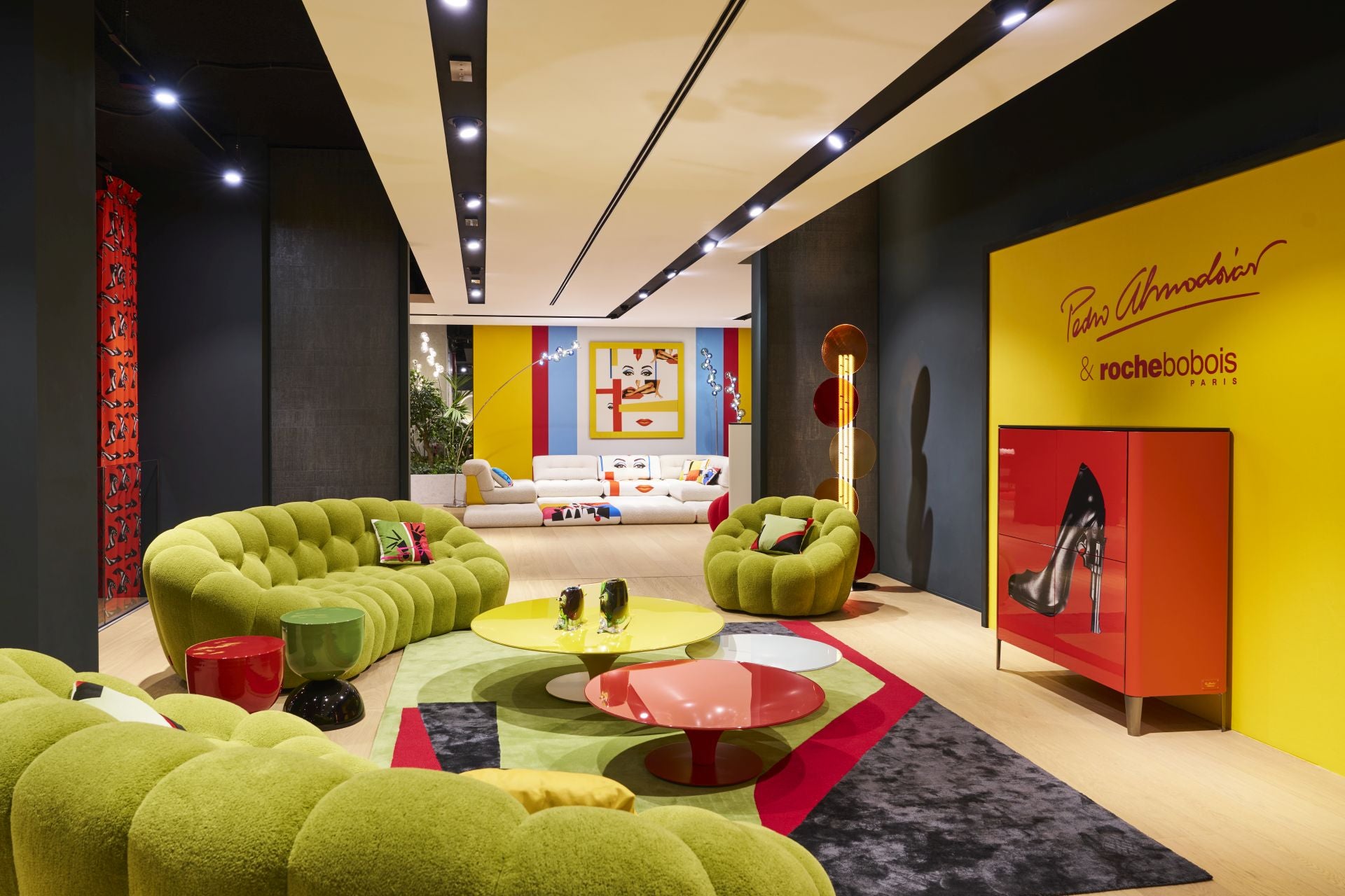 Pedro Almodóvar lanza una colección de muebles: color, cine… y en Bilbao solo disponibles en esta tienda