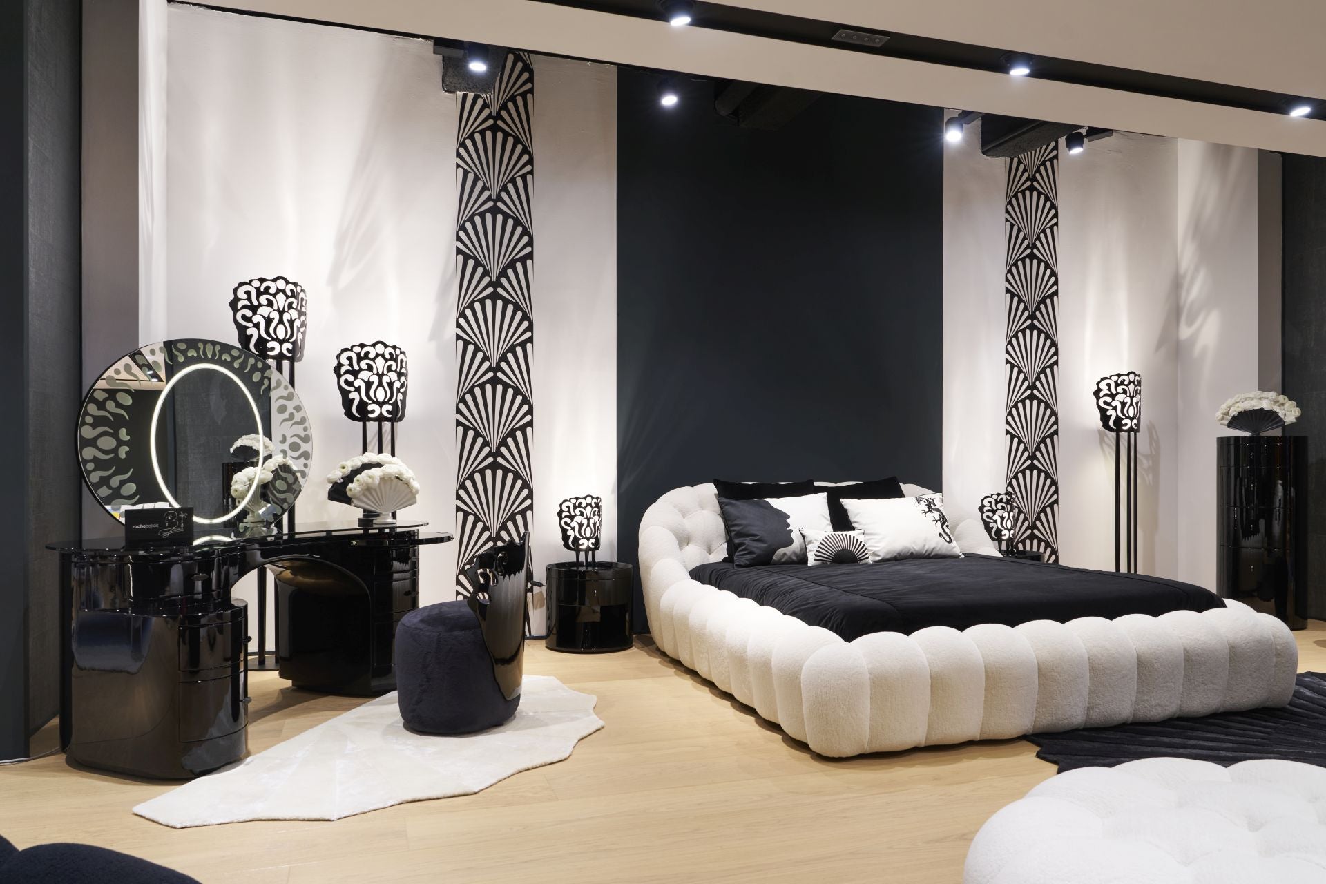 Pedro Almodóvar lanza una colección de muebles: color, cine… y en Bilbao solo disponibles en esta tienda