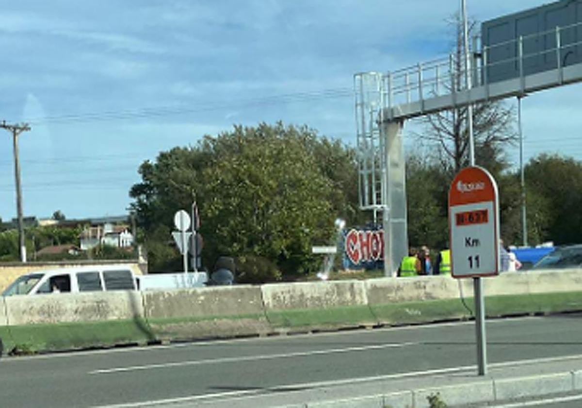 Un accidente entre dos vehículos provoca retenciones en el Txorierri