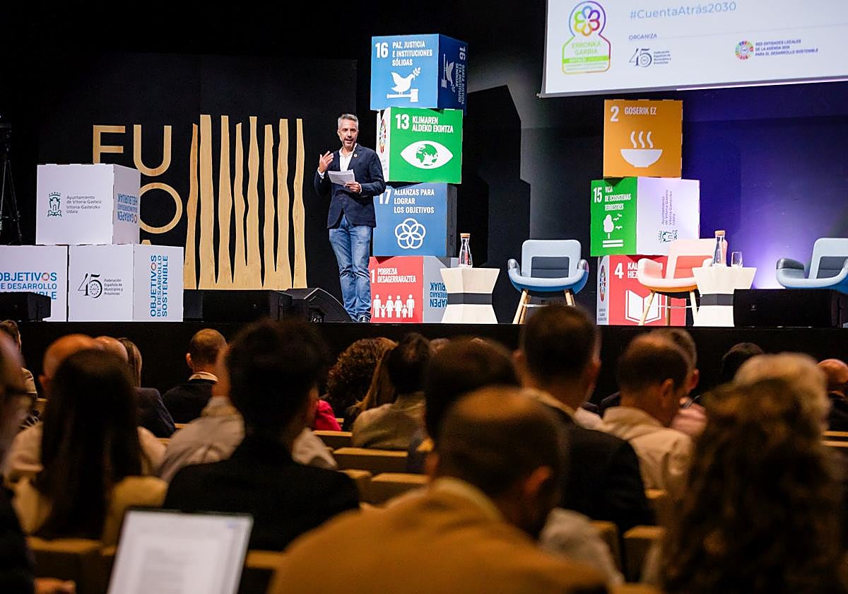 La Federación Española de Municipios y Provincias ha congregado a dos centenares de asistentes en el Europa