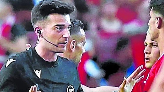 La jueza archiva la querella del Nàstic contra el árbitro vizcaíno Eder Mallo