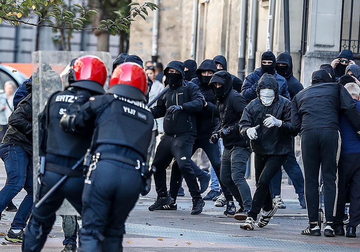 «El objetivo no era la Falange, era la Ertzaintza», denuncia Zupiria