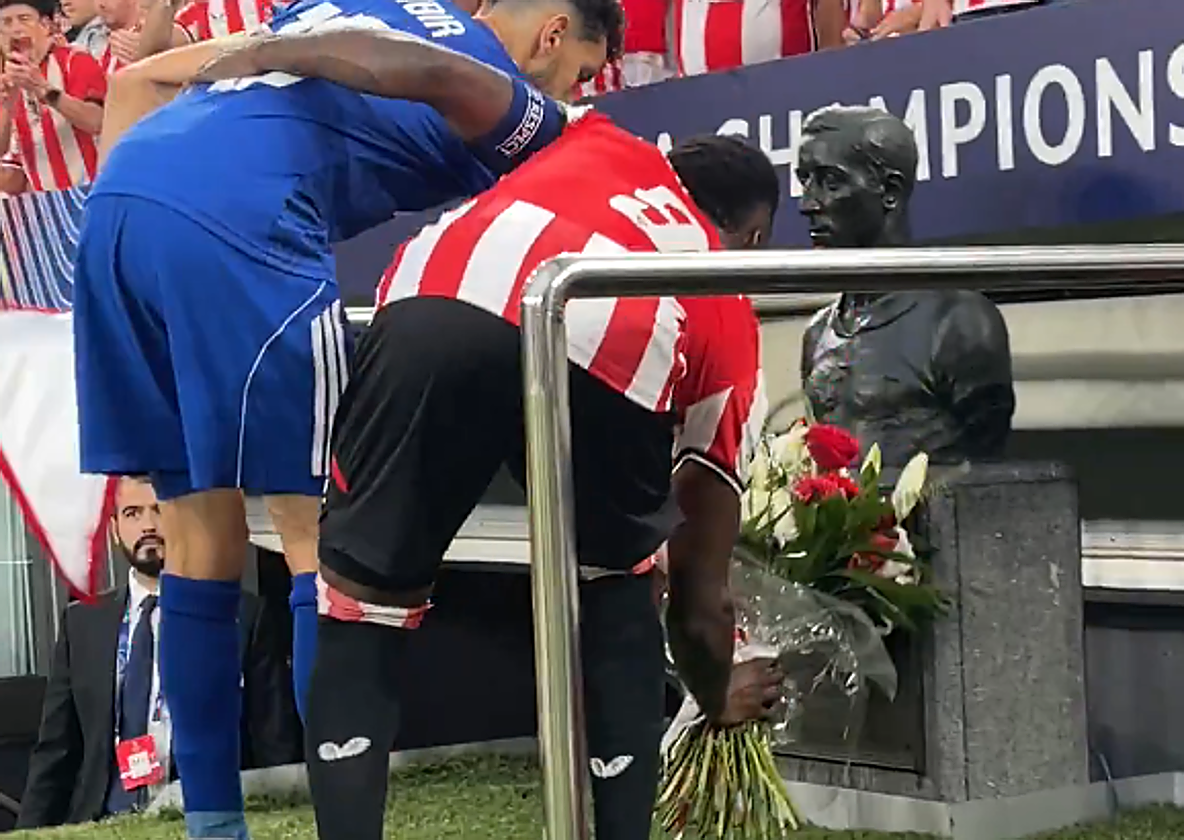 San Mamés se pone en pie en el tributo del Qarabag a Pichichi