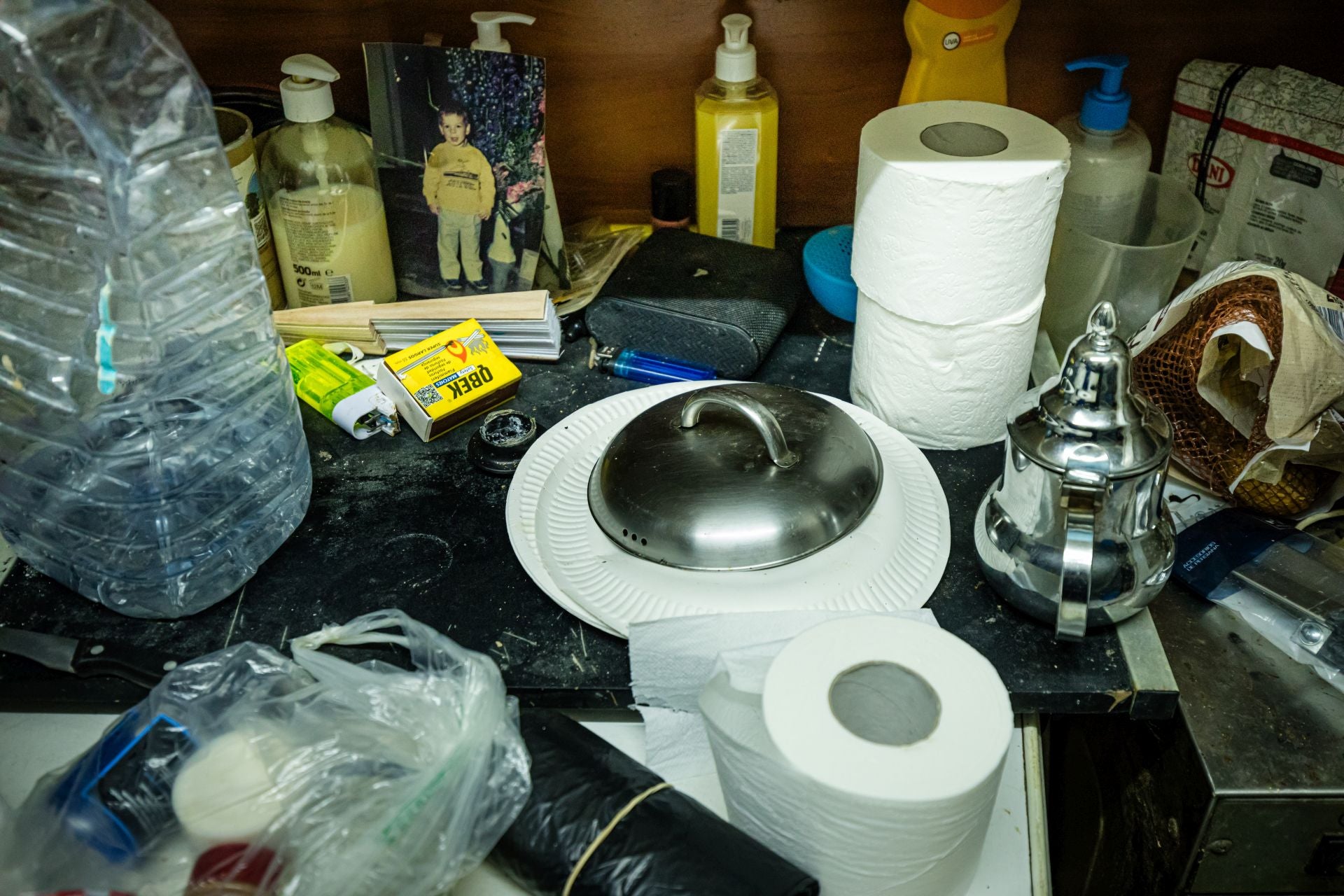 Así era el camarote en el que vivió un año Josefina tras ser okupada su casa en Vitoria