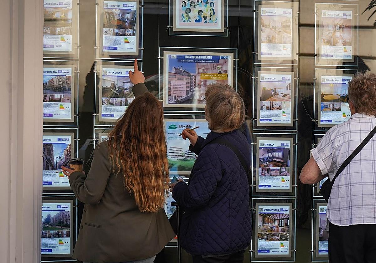 Pese a la caída registrada en agosto, el mercado inmobiliario sigue en niveles muy altos en Euskadi.