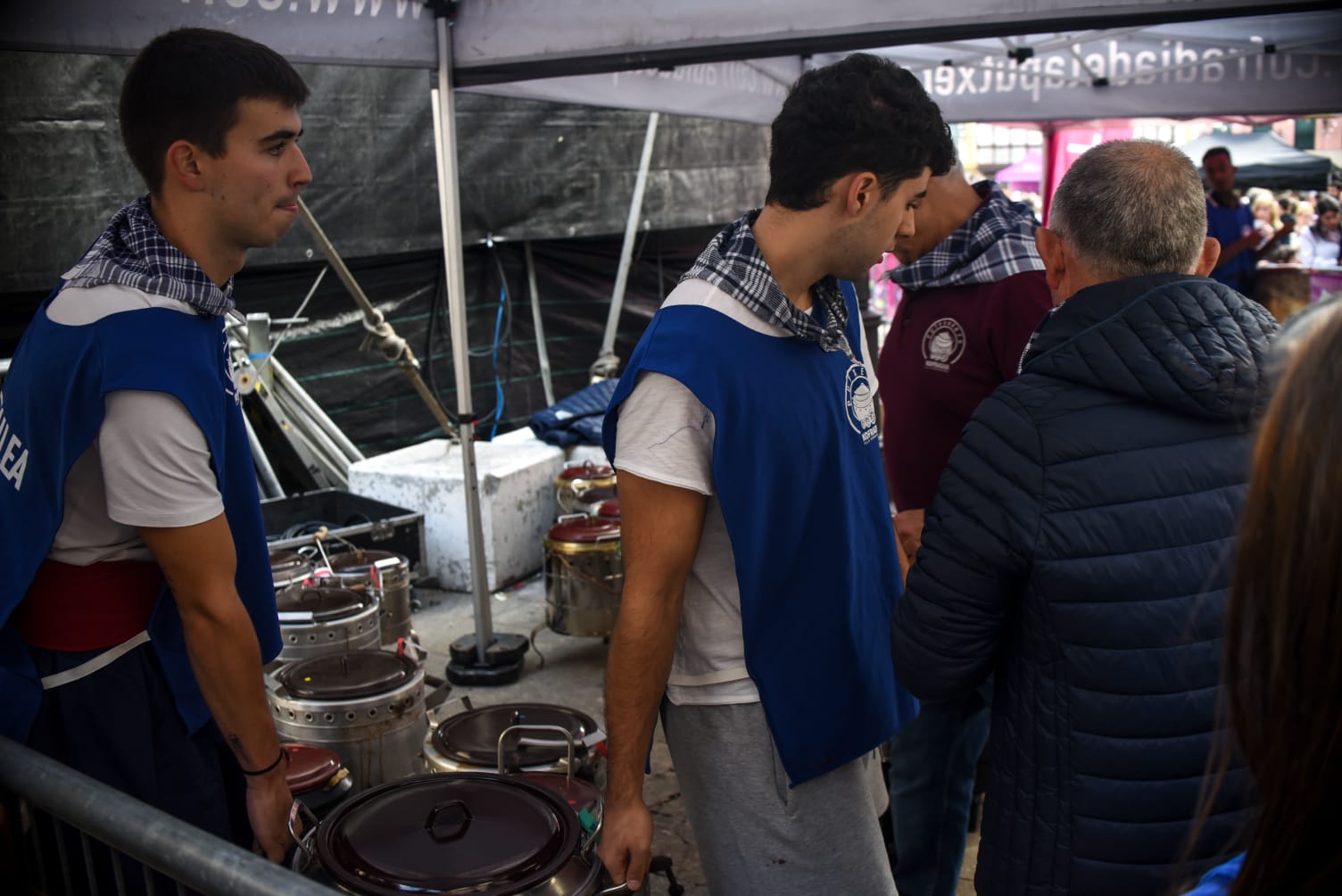 Las putxeras invaden a todo tren Balmaseda, en imágenes