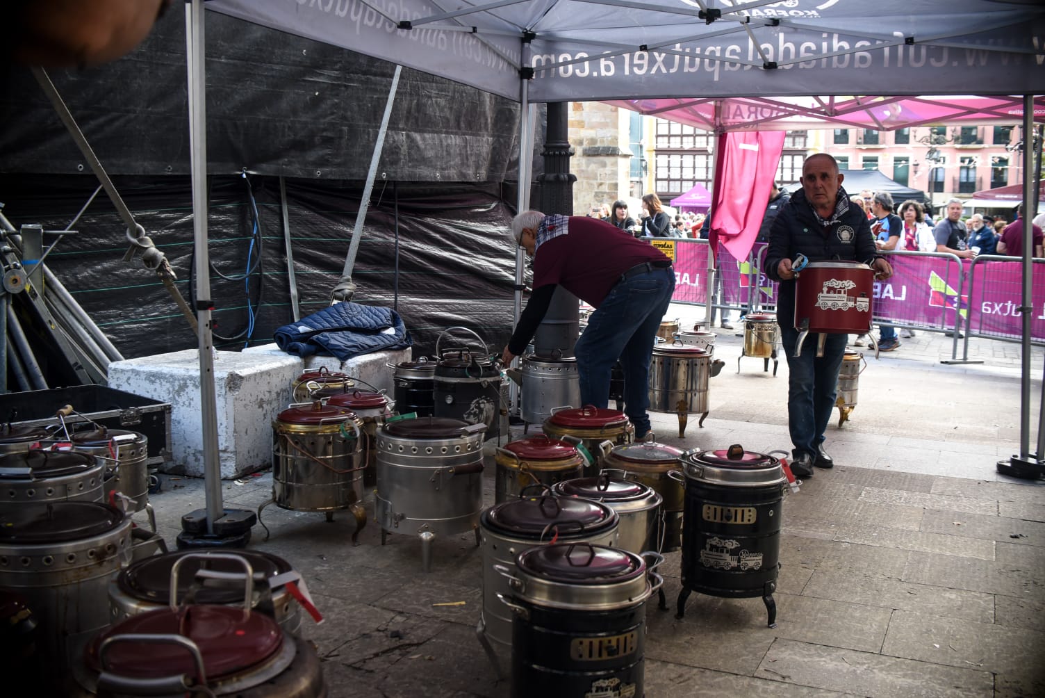 Las putxeras invaden a todo tren Balmaseda, en imágenes