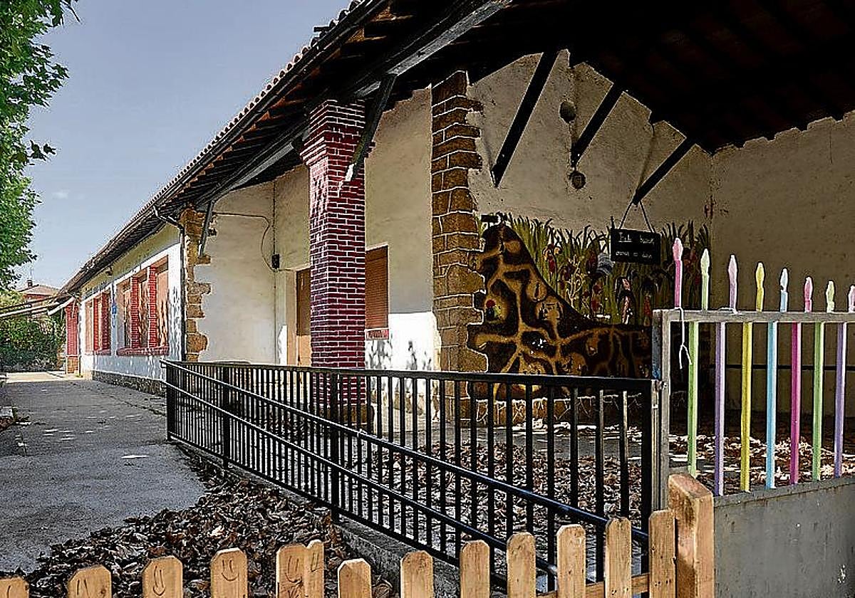 Las instituciones pactan un mayor control de los campamentos tras el 'caso Bernedo'