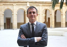 Mancisidor es profesor de Derecho Internacional Público y ha trabajado para organismos de la ONU.