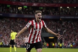 Robert Navarro celebra el gol que le hizo al Qarabag.