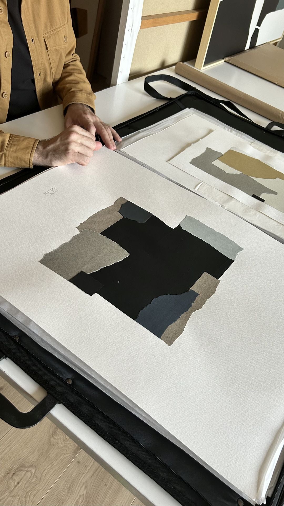 Leire y Haritz, la pareja de Leioa que crea los cuadros para las casas más elegantes de Bizkaia