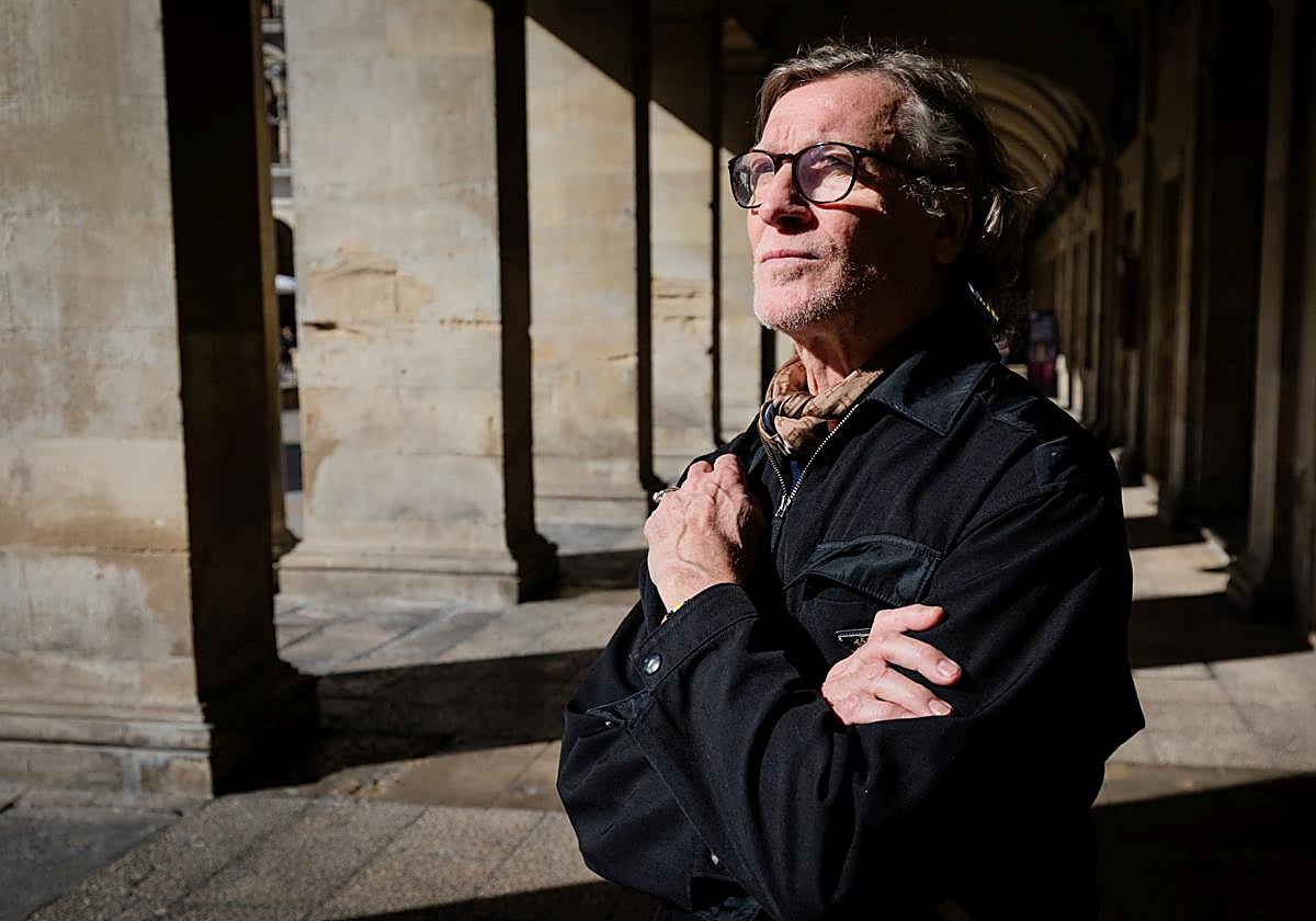 Nacho Duato, en los sopartales de la Plaza Nueva de Vitoria.