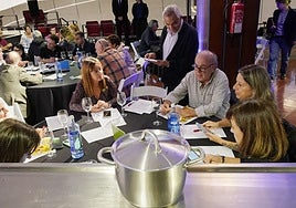 Un momento de la conversación en el Jai Alai de Gernika.