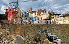 Vista de tres de las cuatro fachadas del palacete de 1845 que se debían mantener y que fueron derribadas.