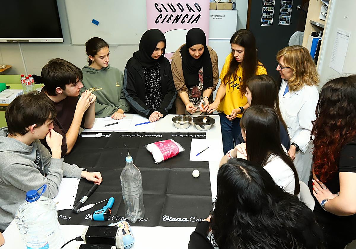 Los alumnos disfrutaron siendo ellos mismos los científicos.