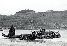 El nazi León Degrelle ameriza en la Playa de La Concha poco después de la derrota de Alemania en la II Guerra Mundial.