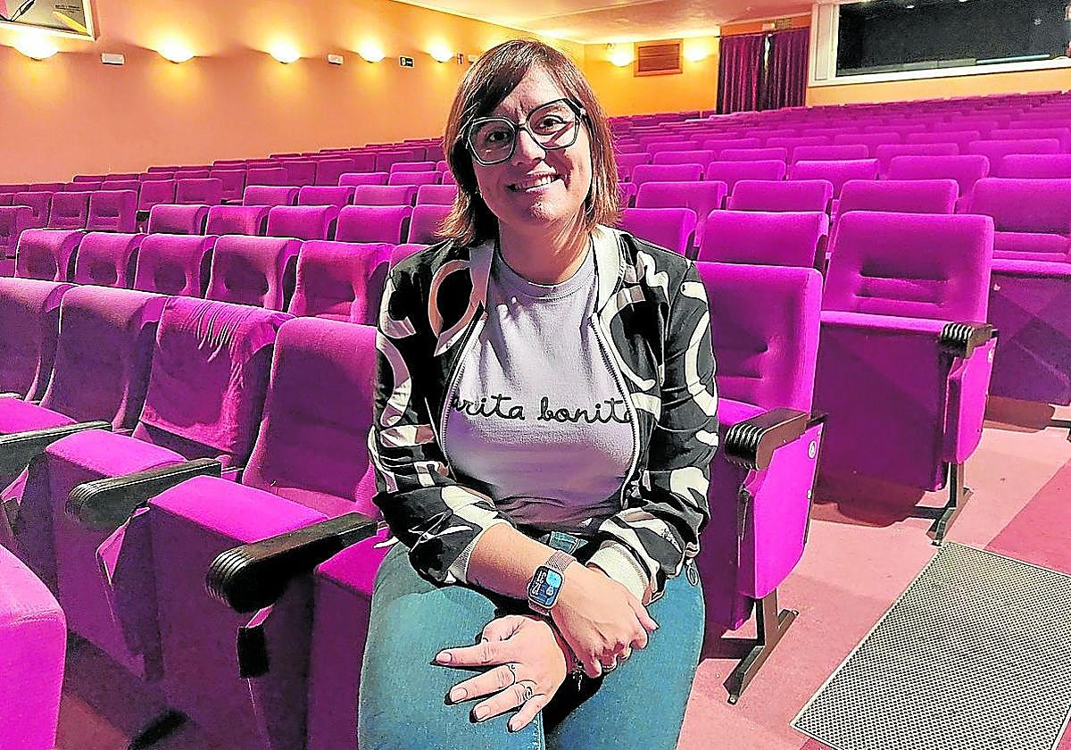 Marina invitó a jóvenes y adultos reflexionar en el teatro de Barakaldo.