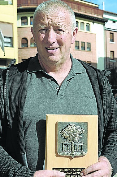 Ricardo Remiro, ganador de certamen de quesos.