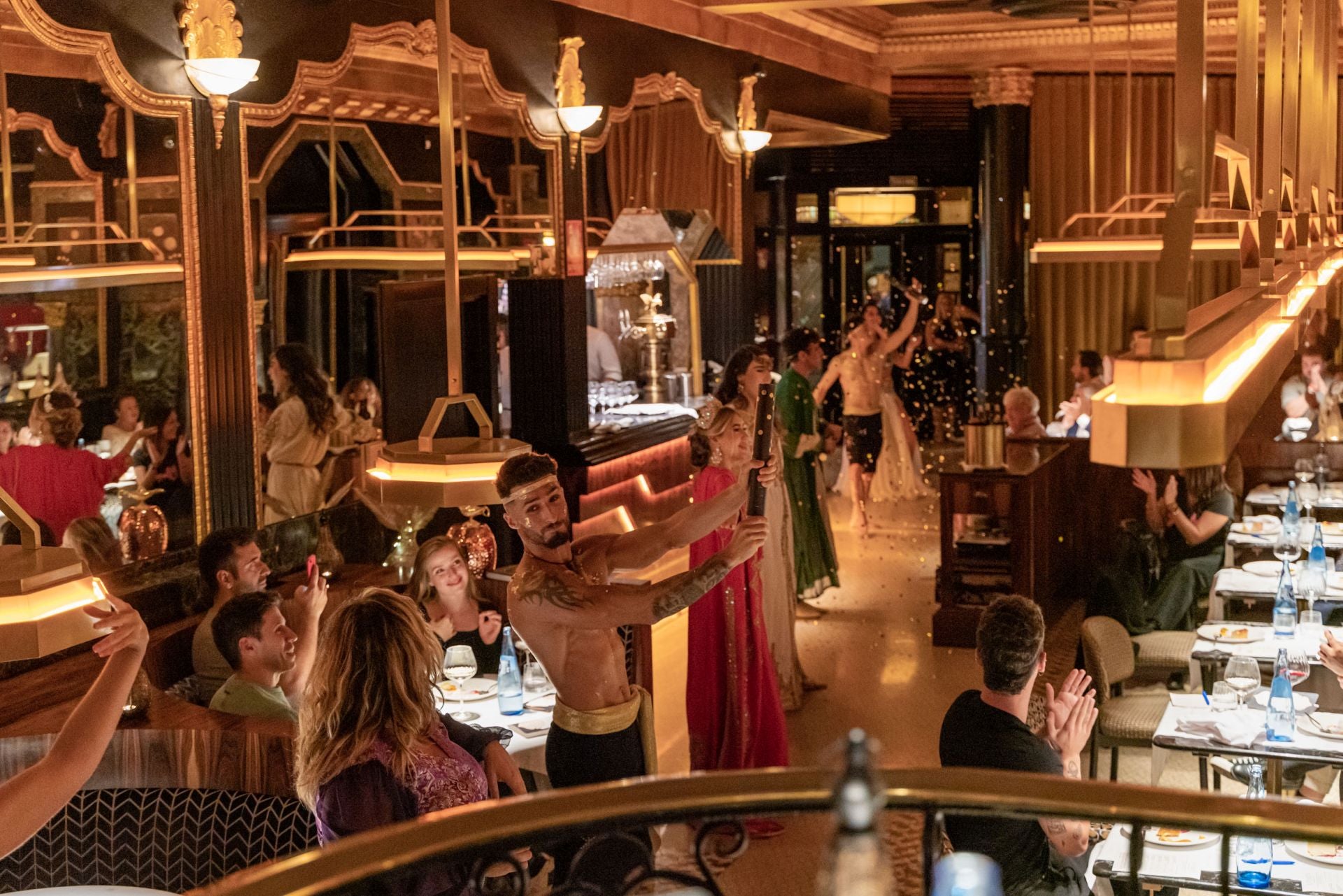 Acrobacias, danza del vientre... llegan las cenas temáticas a este restaurante de Bilbao