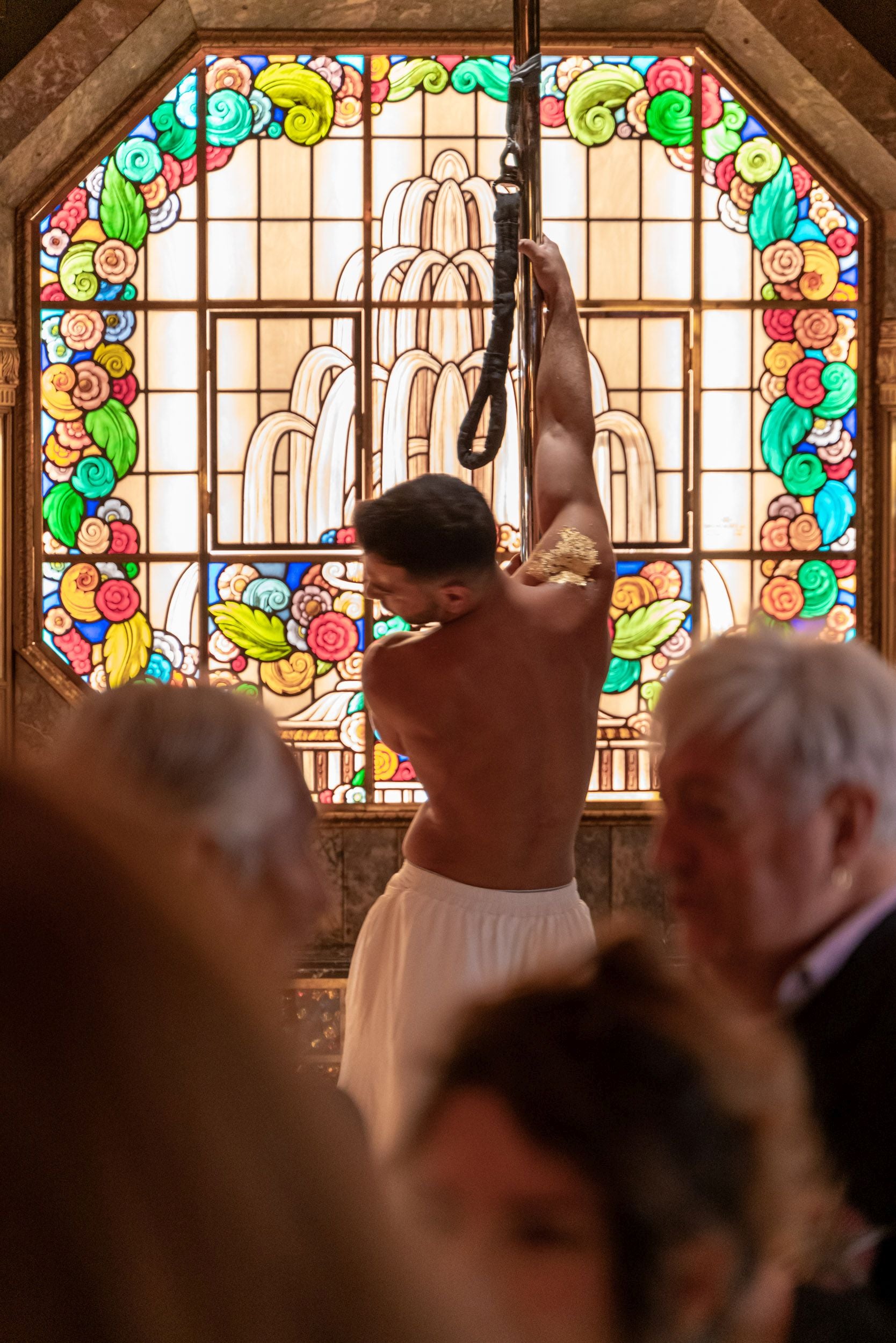 Acrobacias, danza del vientre... llegan las cenas temáticas a este restaurante de Bilbao