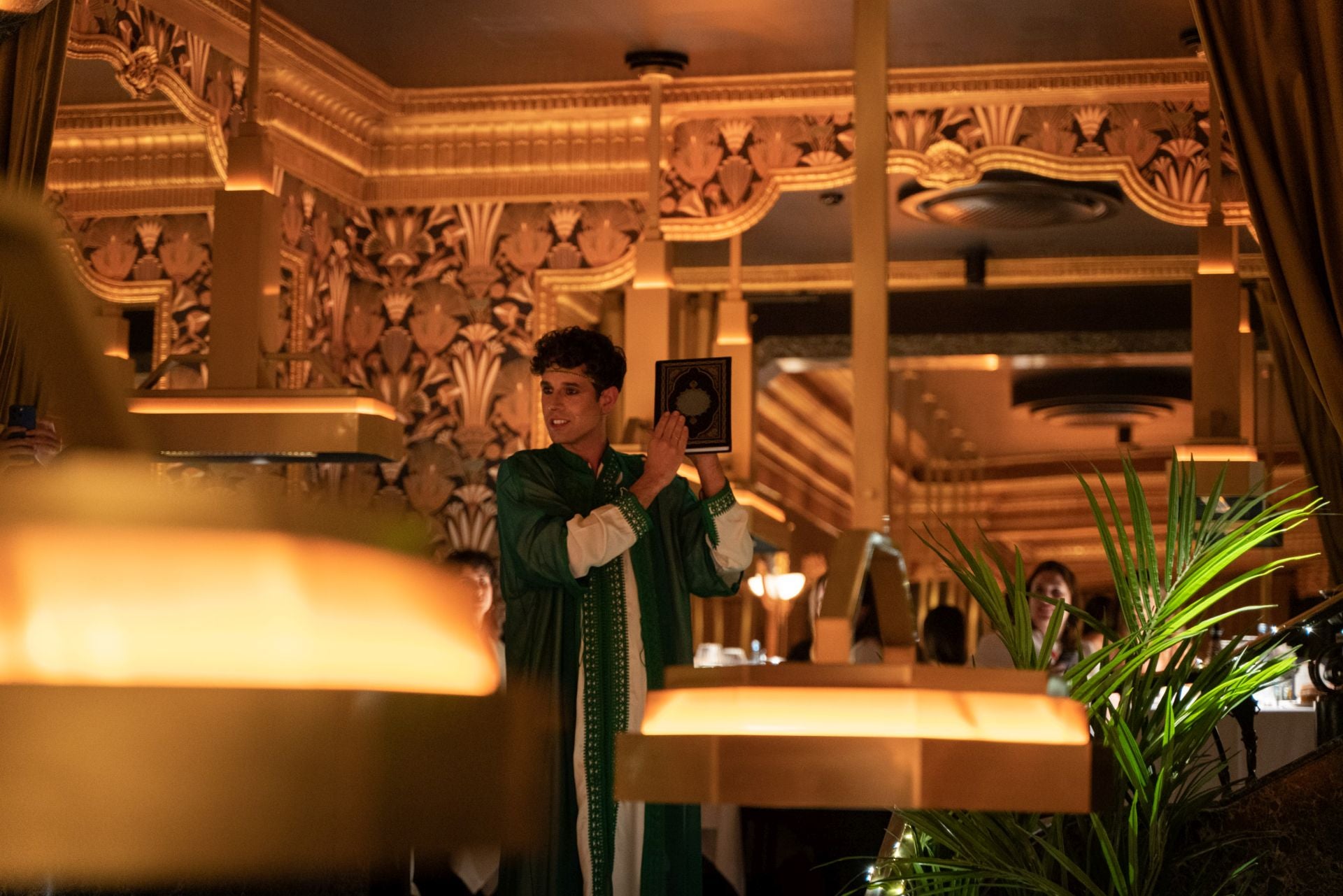 Acrobacias, danza del vientre... llegan las cenas temáticas a este restaurante de Bilbao