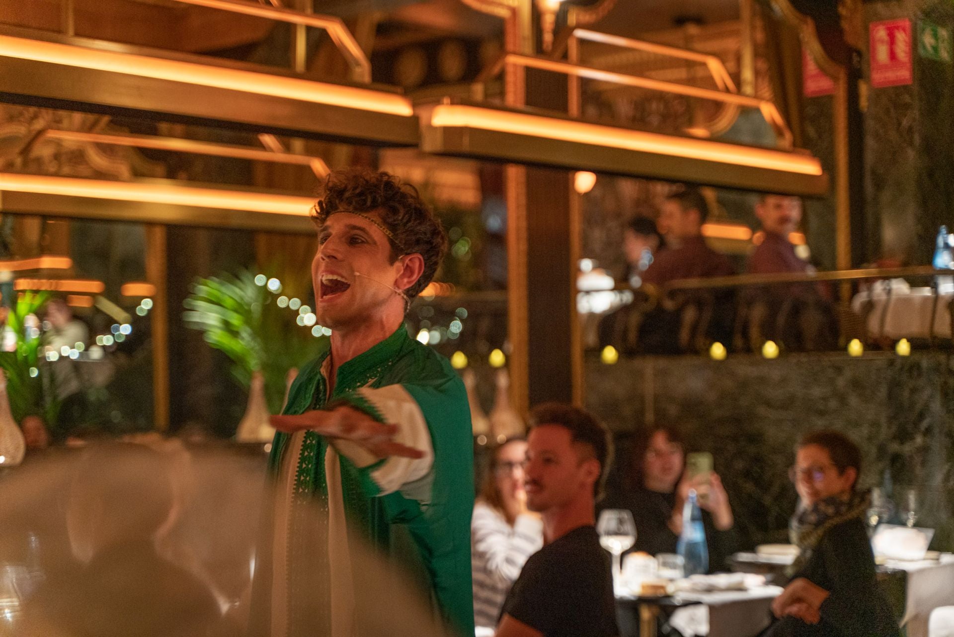 Acrobacias, danza del vientre... llegan las cenas temáticas a este restaurante de Bilbao