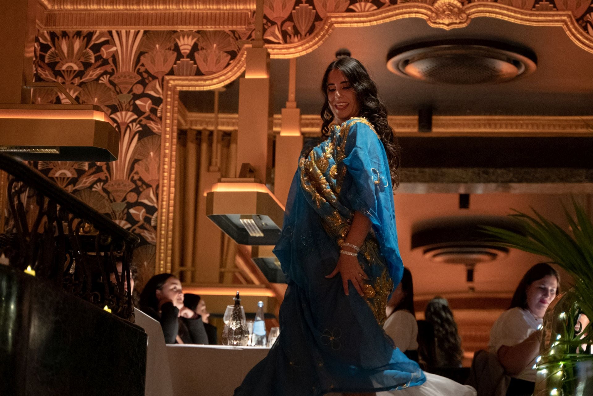 Acrobacias, danza del vientre... llegan las cenas temáticas a este restaurante de Bilbao