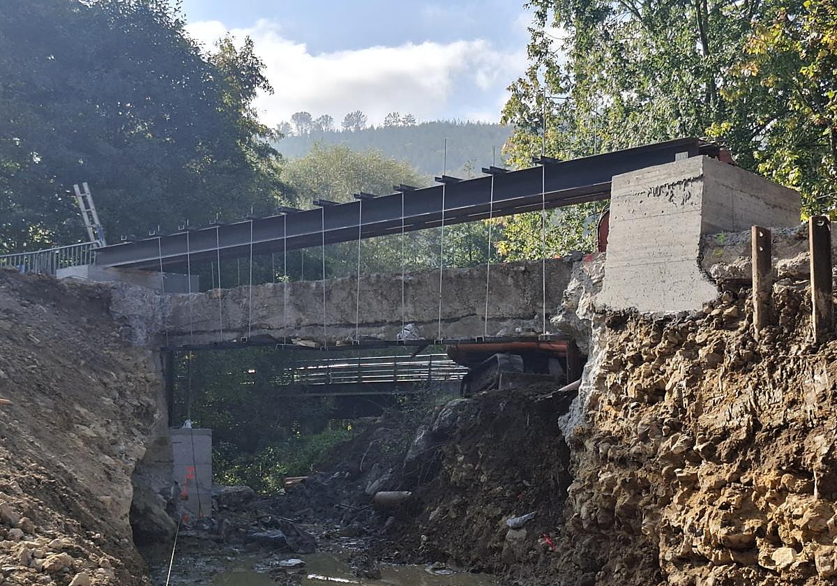 Las obras del socavón de la calle San Miguel de Amorebieta entran en su fase decisiva