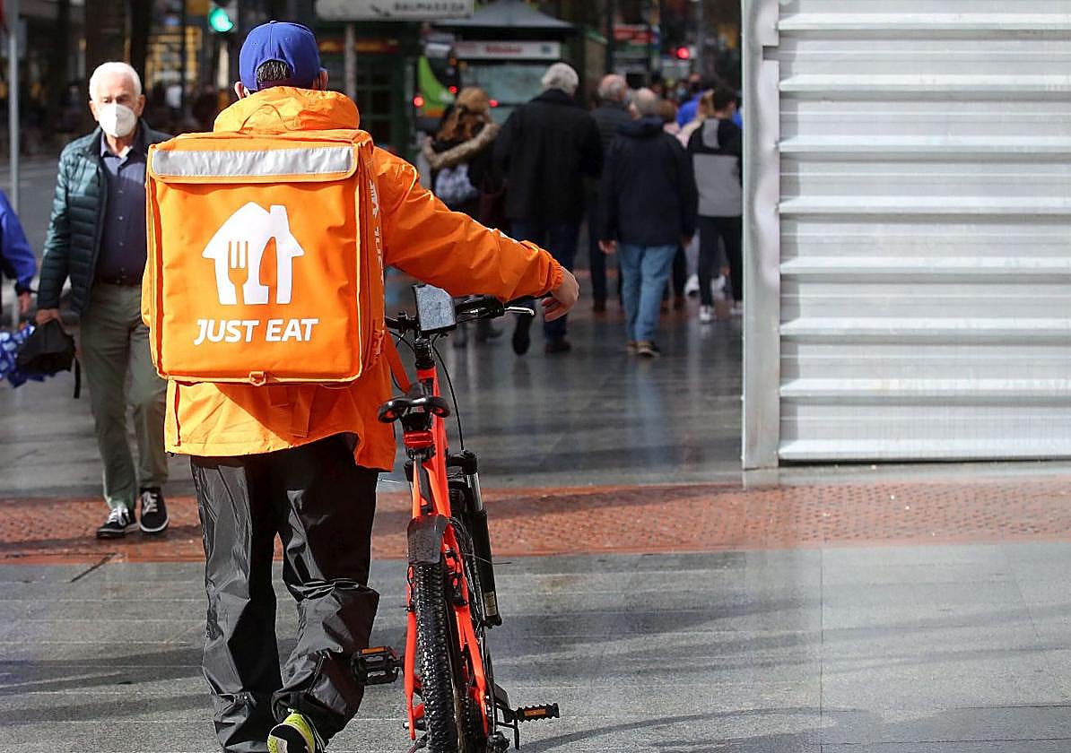 1.400 euros en raciones del mismo plato vietnamita: así es el pedido más caro de la historia de Just Eat en España