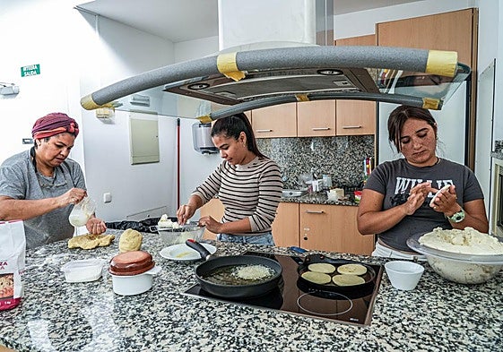 En uno de los talleres las elaboraciones protagonistas fueron típicas de Venezuela.