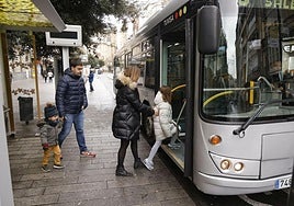 El acceso de menores de 15 años a autobuses municipales se ha incrementado considerablemente en septiembre.