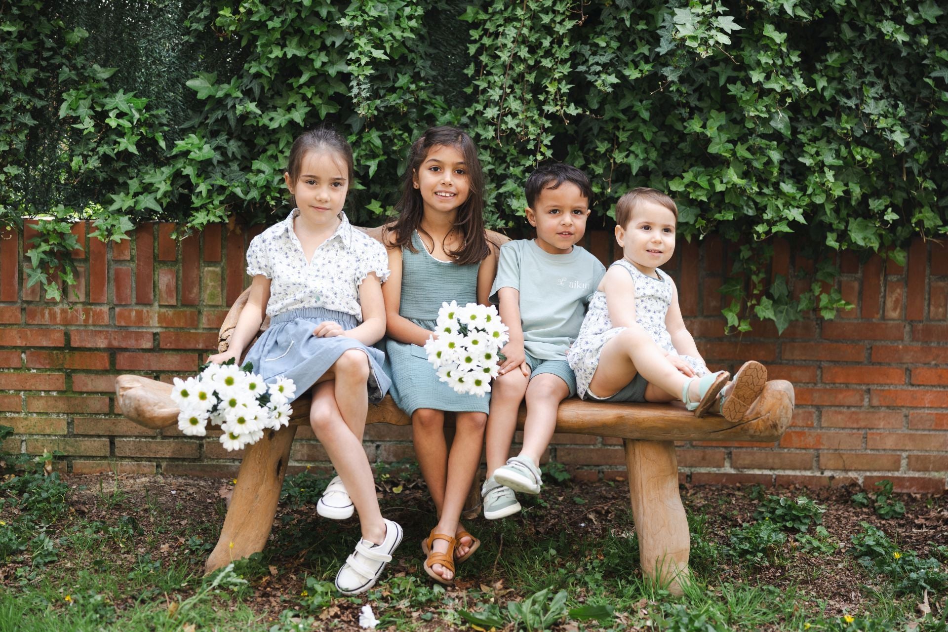 Maite y Ainara, las madres del colegio Europa de Getxo que han creado una firma infantil para vestir a los niños con estilo