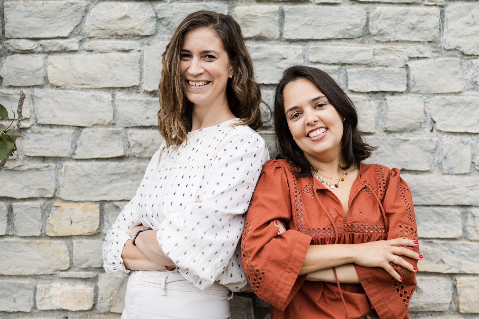 Maite y Ainara, las madres del colegio Europa de Getxo que han creado una firma infantil para vestir a los niños con estilo