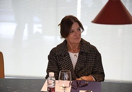 La presidenta del Eibar, Amaia Gorostiza, durante el desayuno informativo que tuvo lugar ayer en la Sala Ibargain de Ipurua.