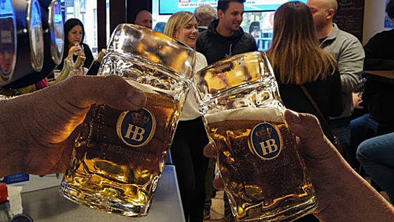 El bar bilbaíno que celebra la Oktoberfest este jueves con una gran fiesta de la cerveza