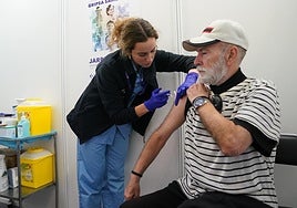 El lehendakari Pradales visitó ayer el centro de salud de Doctor Areilza.