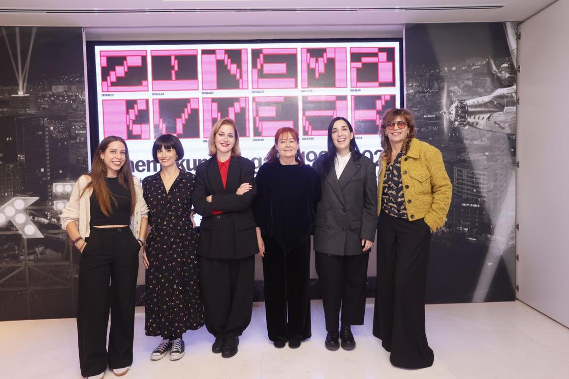 Sara Blanco, Paula Iglesias, Marta Gómez, Ana Gutiérrez, Alauda Ruiz de Azúa y María Ripoll.