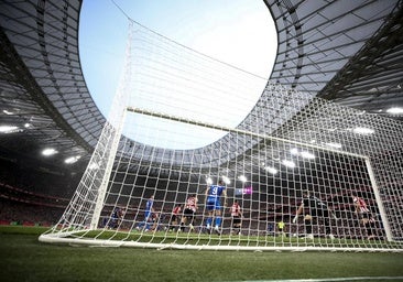 Multa al Athletic por el cántico «españoles, hijos de p...»