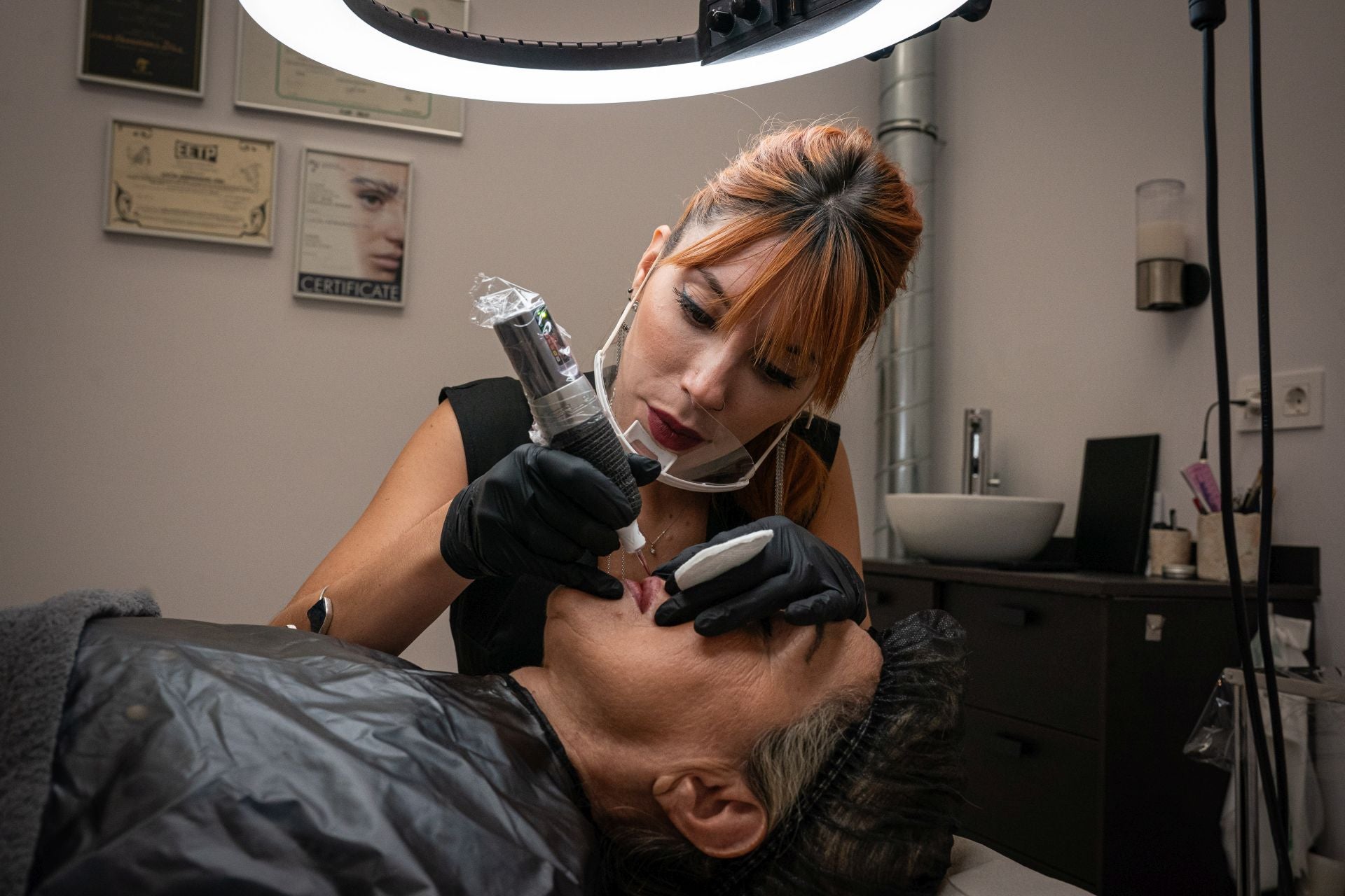 Lucía, la reina de la micropigmentación que hace arte sobre la piel y devuelve la autoestima en Bilbao