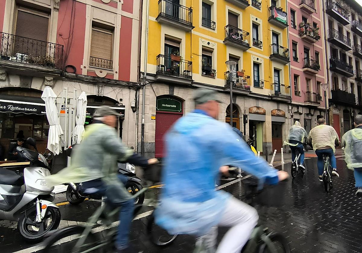 Varios turistas circulan por San Francisco.