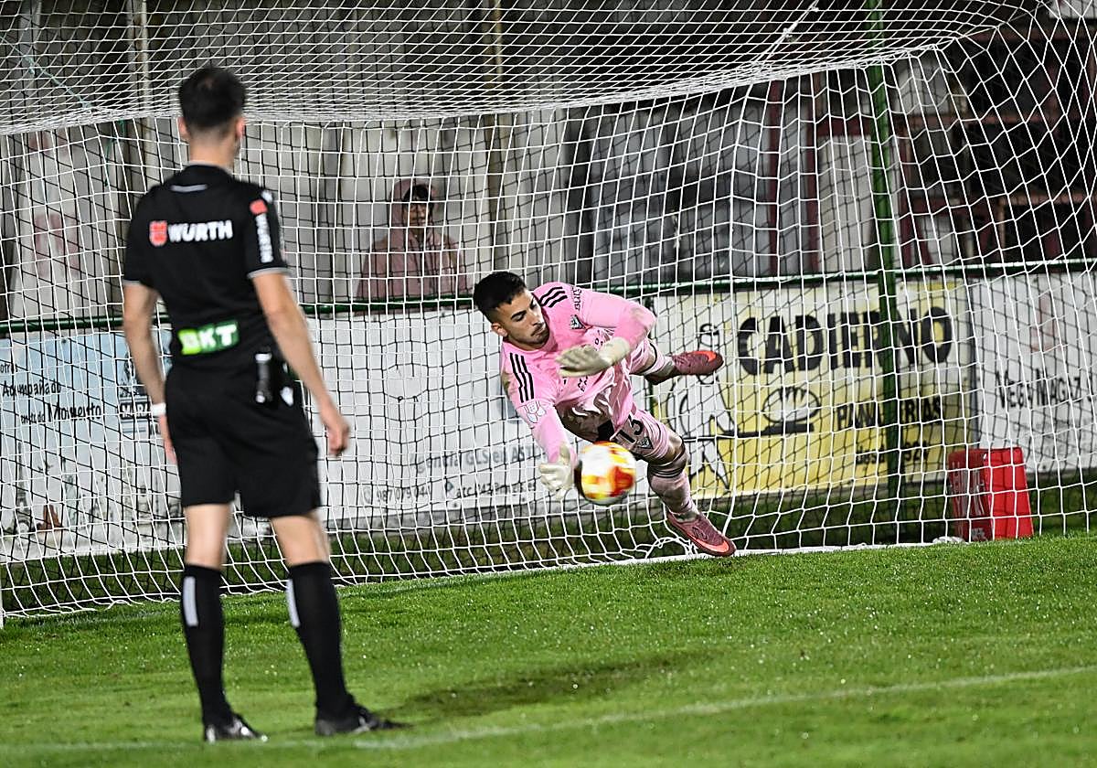 Juanpa también fue protagonista al detener una pena máxima.