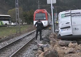 Muere el conductor de una furgoneta tras ser arrollado por un tren en Zalla