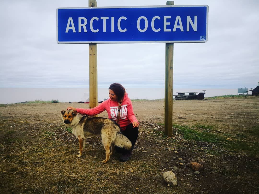 Diana, la vizcaína que ha transformado un minibús en su hogar y recorre el mundo sobre ruedas