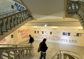 Pintadas en el aulario de Las Nieves, en el campus de Vitoria de la UPV/EHU.
