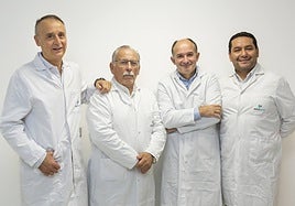De izquierda a derecha, los doctores Andrés Gay-Pobes, José Miguel Alfonso Lerga, Joseba Gay-Pobes y Andrés Borja Jara.