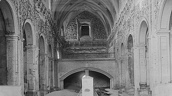Las imágenes inéditas del controvertido derribo del convento de San Francisco en 1930