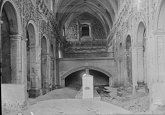 Las imágenes inéditas del controvertido derribo del convento de San Francisco en 1930