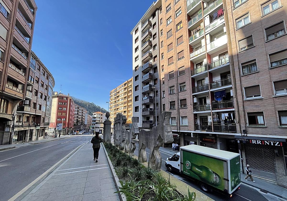 Buscan paliar el problema acuciante de falta de vivienda de alquiler en ambos municipios.