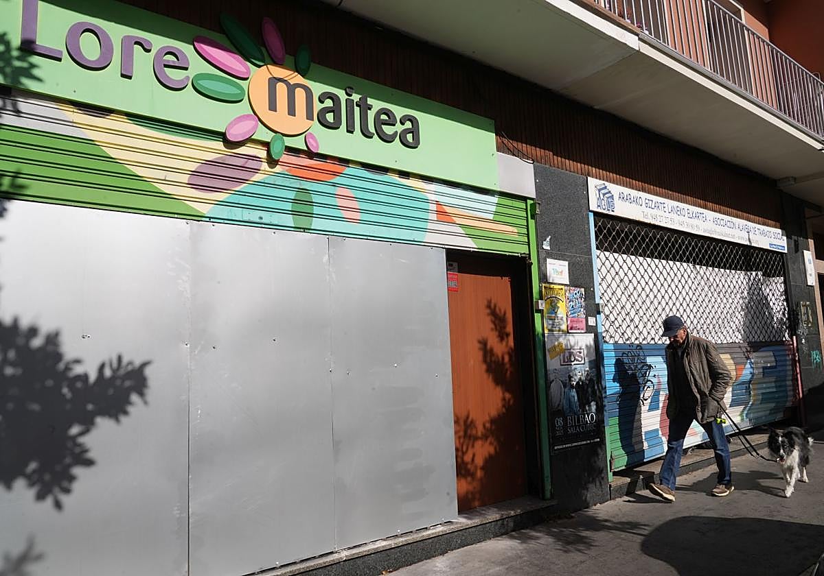 Las lonjas se ubican en los números 11 y 13 de Canciller Ayala.