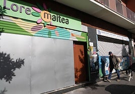 Las lonjas se ubican en los números 11 y 13 de Canciller Ayala.